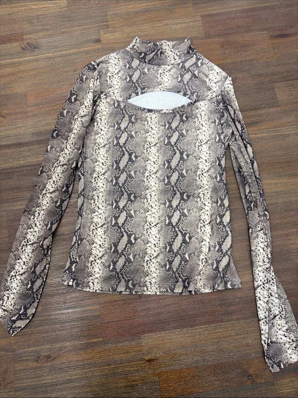 J for Justify Neutral Snake Print Long Sleeve Cutout Top